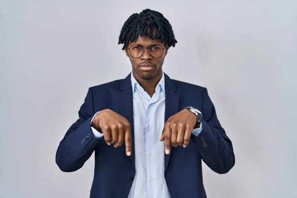 Young African Man Dreadlocks Wearing Business Jacket White Background Pointing — Stok fotoğraf