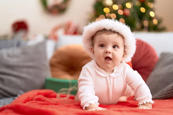 Adorable Toddler Wearing Christmas Hat Lying Sofa Home — Stock Photo, Image