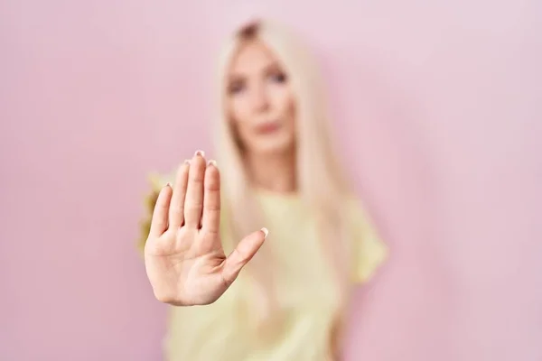 Caucasian Woman Standing Pink Background Doing Stop Sing Palm Hand — Stock Photo, Image