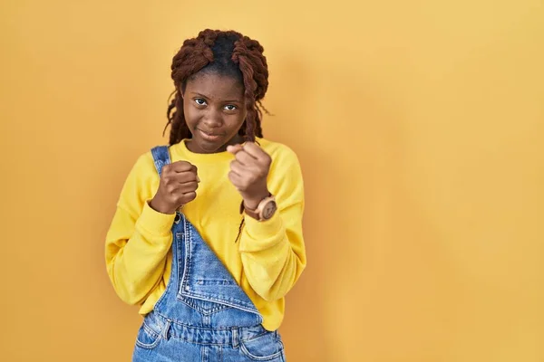 African Woman Standing Yellow Background Ready Fight Fist Defense Gesture — Stockfoto