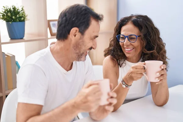 Man Woman Couple Drinking Coffee Sitting Table Home — Foto Stock