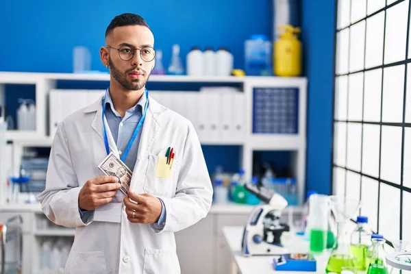 African American Man Scientist Holding Dollar Laboratory — ストック写真