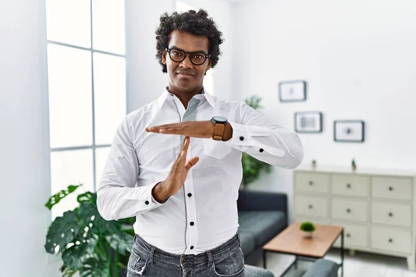 African Psychologist Man Consultation Office Doing Time Out Gesture Hands — Stock Photo, Image