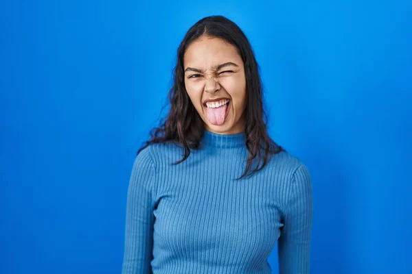 Young Brazilian Woman Standing Blue Isolated Background Sticking Tongue Out — Stock fotografie