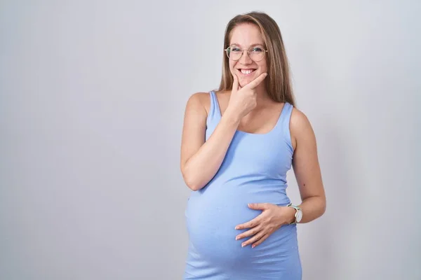 Young Pregnant Woman Standing White Background Looking Confident Camera Smiling — Stock Photo, Image