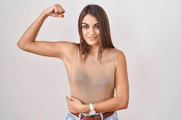 Young Hispanic Woman Standing White Background Strong Person Showing Arm — Stockfoto