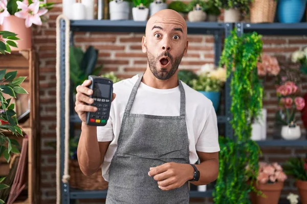 Middle Age Bald Man Working Florist Shop Holding Dataphone Scared —  Fotos de Stock