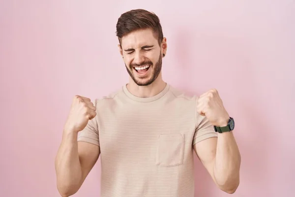 Hispanic Man Beard Standing Pink Background Celebrating Surprised Amazed Success — Stockfoto
