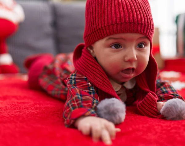 Adorable Caucasian Baby Lying Sofa Relaxed Expression Home — Stock Photo, Image