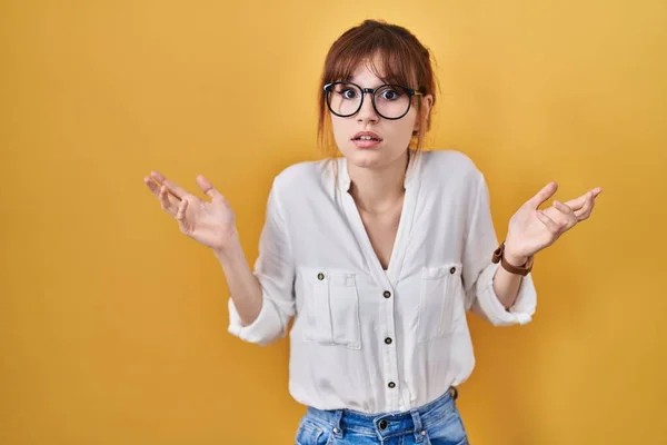 Young Beautiful Woman Wearing Casual Shirt Yellow Background Clueless Confused — Stock Photo, Image
