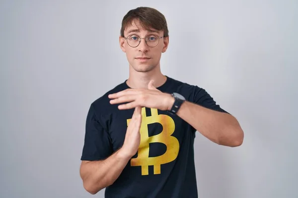 Caucasian Blond Man Wearing Bitcoin Shirt Doing Time Out Gesture — Stock Photo, Image