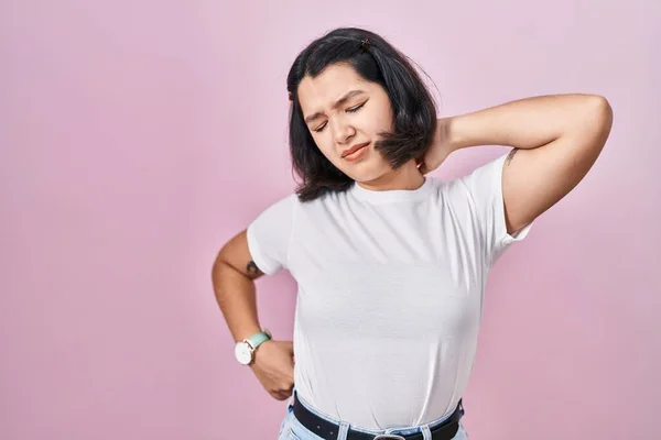 Young Hispanic Woman Wearing Casual White Shirt Pink Background Suffering — Stok fotoğraf