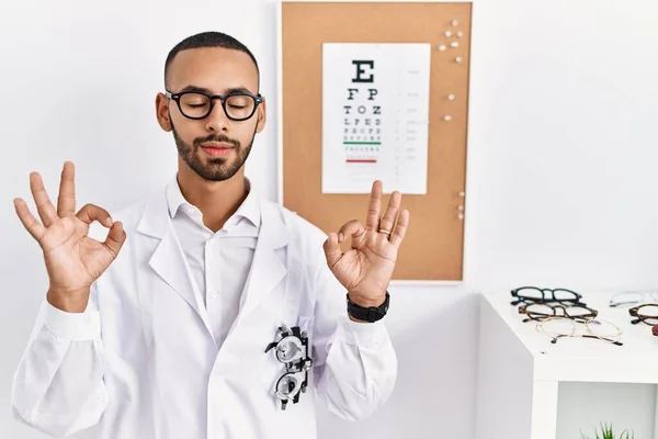 African American Optician Man Standing Eyesight Test Relaxed Smiling Eyes — Stockfoto