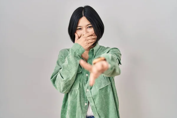Young Asian Woman Standing White Background Laughing You Pointing Finger — Stock Photo, Image