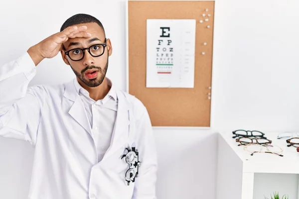 African American Optician Man Standing Eyesight Test Worried Stressed Problem — Zdjęcie stockowe