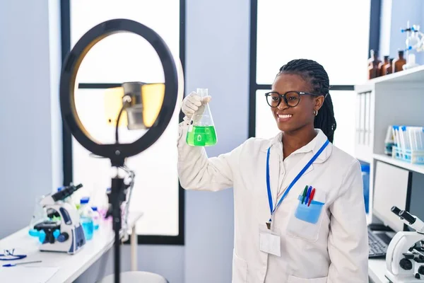 African Woman Braids Working Scientist Laboratory Doing Tutorial Smartphone Looking — ストック写真