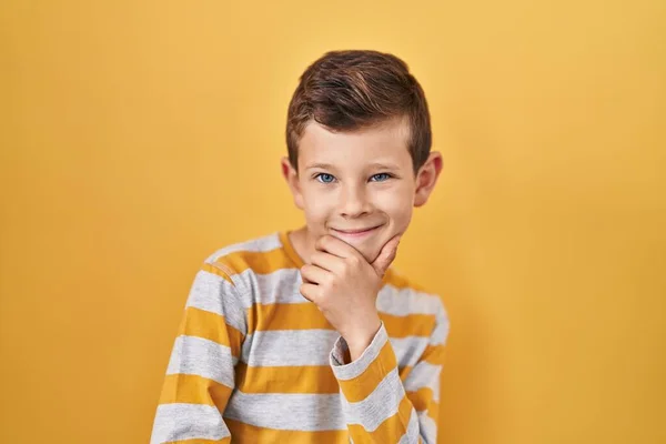 Young Caucasian Kid Standing Yellow Background Looking Confident Camera Smiling — Fotografia de Stock