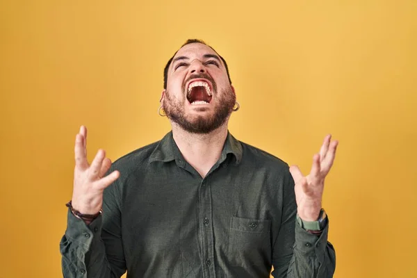 Size Hispanic Man Beard Standing Yellow Background Crazy Mad Shouting — Stockfoto