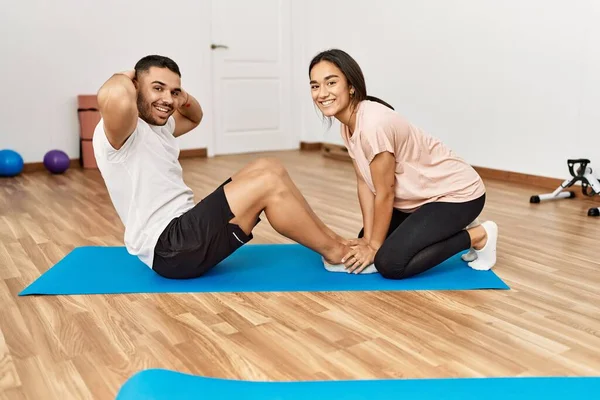 Latin Man Woman Couple Smiling Confident Training Abs Exercise Sport — ストック写真