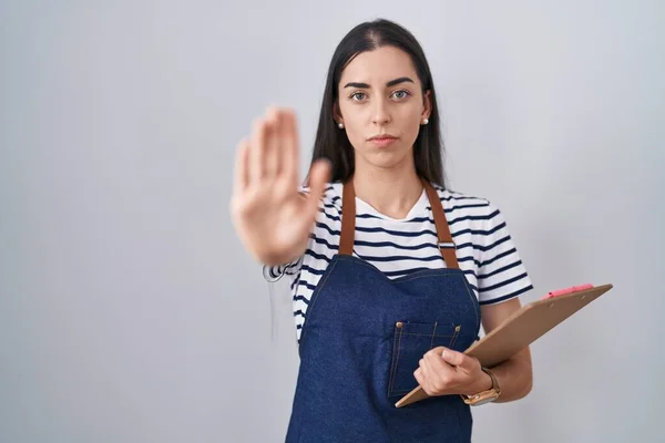 Young Brunette Woman Wearing Professional Waitress Apron Clipboard Open Hand — Stock Photo, Image