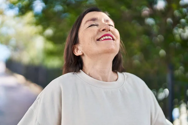 Middle Age Woman Smiling Confident Breathing Park — Φωτογραφία Αρχείου