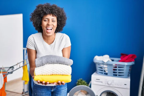 Black Woman Curly Hair Holding Clean Laundry Smiling Laughing Hard — ストック写真
