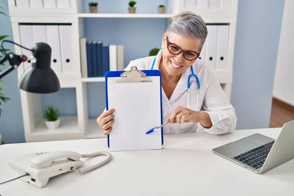 Middle Age Woman Wearing Doctor Uniform Holding Clipboard Clinic — Stock Photo, Image