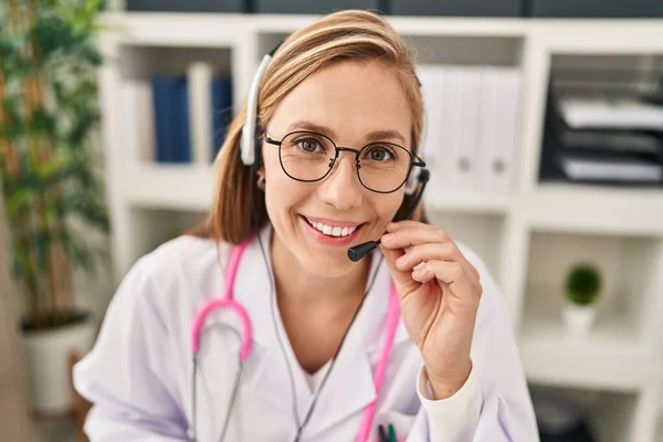 Young Blonde Woman Doctor Having Telemedicine Clinic — Stockfoto