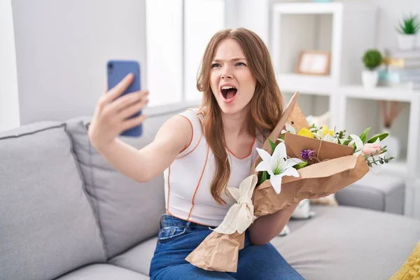 Caucasian Woman Holding Bouquet White Flowers Taking Selfie Picture Angry — Foto de Stock