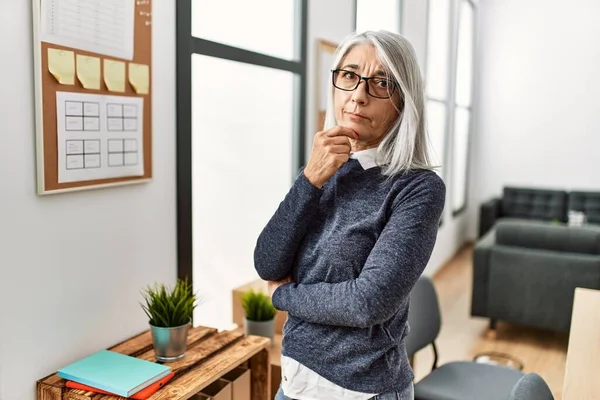 Middle Age Grey Haired Woman Business Worker Standing Office — Stock Photo, Image