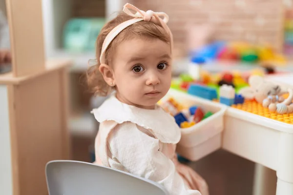 Adorable Caucasian Girl Playing Construction Blocks Sitting Table Kindergarten — Stockfoto