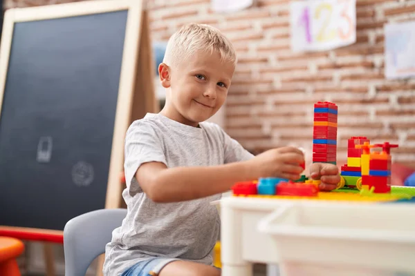 Adorable Toddler Playing Construction Blocks Sitting Table Classroom — ストック写真