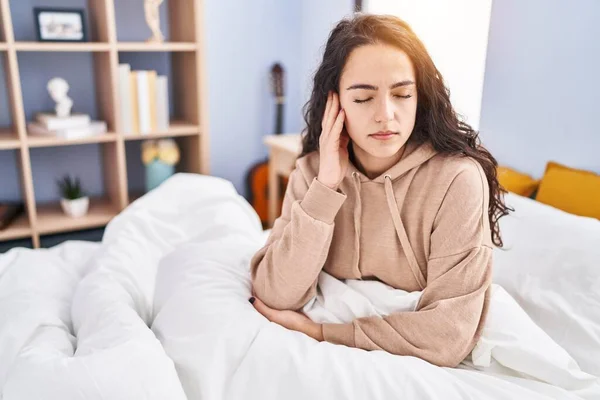 Young Hispanic Woman Sitting Bed Suffering Ear Pain Bedroom — Stockfoto