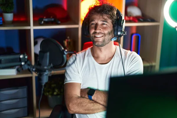 Young Hispanic Man Streamer Smiling Confident Sitting Arms Crossed Gesture — Foto de Stock