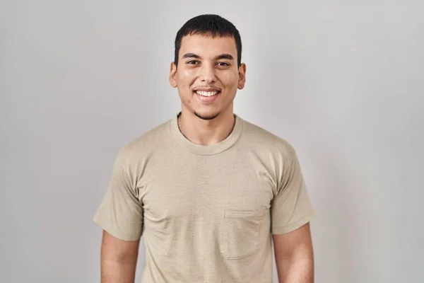 Jeune Homme Arabe Portant Shirt Décontracté Avec Sourire Heureux Cool — Photo