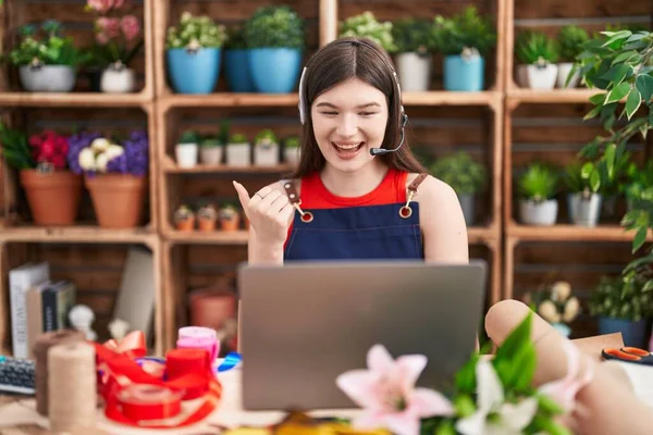 Young Caucasian Woman Working Florist Shop Doing Video Call Pointing — Stockfoto