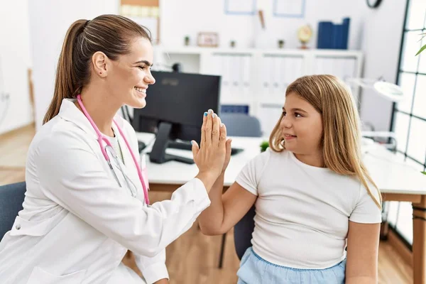 Woman Girl Pediatrician Patient High Five Having Medical Consultation Clinic — Stok fotoğraf
