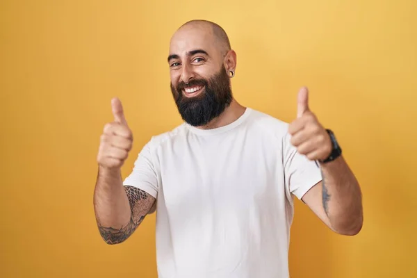 Young Hispanic Man Beard Tattoos Standing Yellow Background Success Sign —  Fotos de Stock