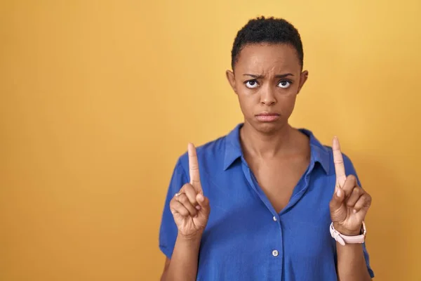 African American Woman Standing Yellow Background Pointing Looking Sad Upset — Stock Photo, Image