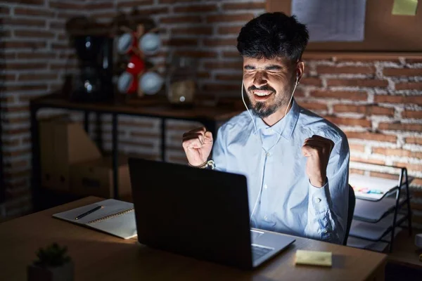 Young Hispanic Man Beard Working Office Night Excited Success Arms — Stock Photo, Image