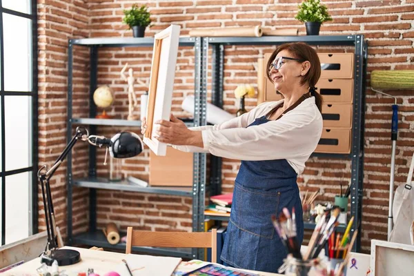 Middle Age Woman Artist Smiling Confident Looking Draw Art Studio — Stockfoto
