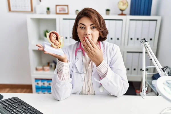 Middle Age Hispanic Doctor Woman Holding Anatomical Model Female Uterus — Stock Photo, Image