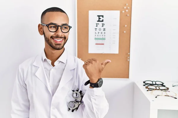 African American Optician Man Standing Eyesight Test Smiling Happy Face — Foto de Stock