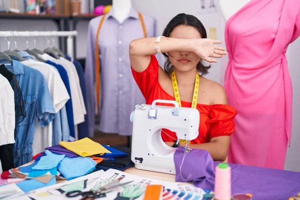 Hispanic Young Woman Dressmaker Designer Using Sewing Machine Covering Eyes — Stockfoto
