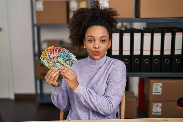 Young African American Woman Working Small Business Ecommerce Holding Australian — Stockfoto