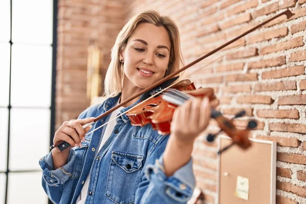 Young Blonde Woman Musician Playing Violin Music Studio — Foto de Stock