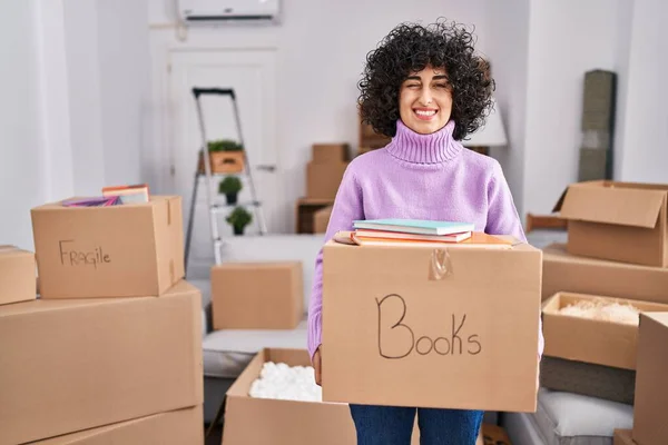 Young Brunette Woman Curly Hair Moving New Home Holding Cardboard — Stockfoto