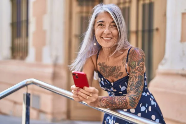 Middle Age Grey Haired Woman Smiling Confident Using Smartphone Street — Stock Photo, Image