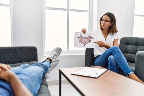 Man Woman Having Psychology Session Doing Rorschach Test Psychology Clinic — Stock Photo, Image