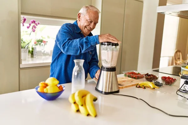 Senior Man Smiling Confident Shaking Blender Kitchen — Stock Photo, Image